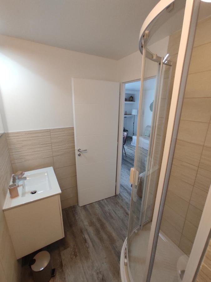 Climatise Avec Balcon,wifi, Proche Remparts Apartamento